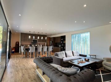Casa de 4 ambientes, La Plata · Maravillosa Casa en Venta Miralagos