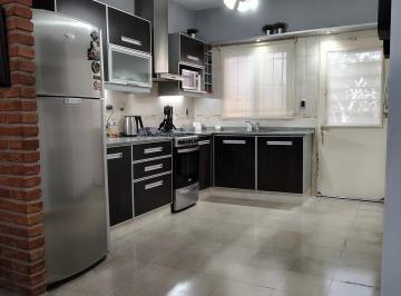 Casa · 90m² · 4 Ambientes · 1 Cochera · Casa en Venta 3 Dorm. Barrio Las Heras