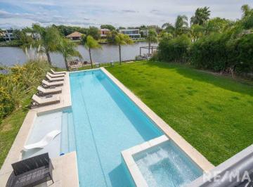 Casa · 338m² · 6 Ambientes · 3 Cocheras · Venta Casa - 1000 m - Muelle Propio - 4 Dorm