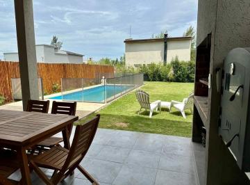 Casa · 82m² · 4 Ambientes · 1 Cochera · Venta Exclusiva Casa de Campo en Domselaar Chico