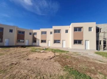 Casa · 90m² · 4 Ambientes · Duplex Valle Cercano B° Los Juegos