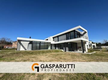 Casa · 245m² · 5 Ambientes · 4 Cocheras · Casa en Venta Moderna en San Matías