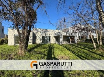 Casa · 203m² · 5 Ambientes · 2 Cocheras · Casa en Venta en San Matías Sobre Hermoso Lote Arbolado