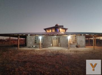 Casa · 307m² · 4 Ambientes · Casa en Venta - 2 Dorm. 3 Baños - 60.250 m² - San Rafael, Mendoza