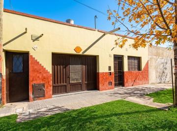 Casa · 122m² · 3 Ambientes · 1 Cochera · Venta Casa con Cochera y Departamento en PH - Rosario