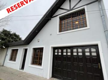 Casa · 110m² · 4 Ambientes · 2 Cocheras · Casa - Llavallol