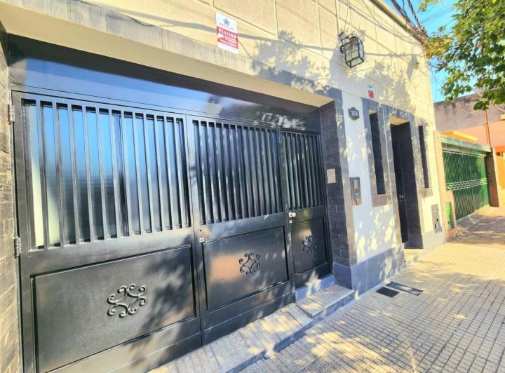 Casa · 280m² · 7 Ambientes · 2 Cocheras
