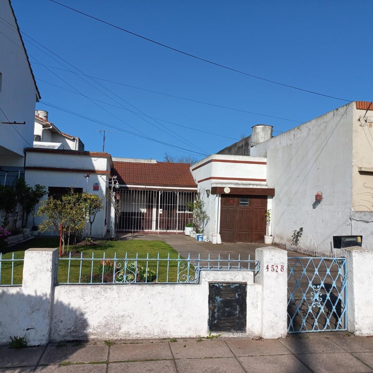 Casa 3 amb, 70m² con garaje y parque — Santa Mónica