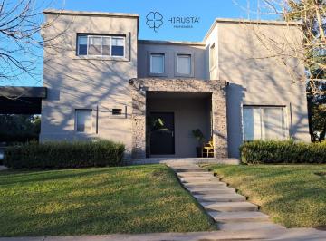 Casa de 5 ambientes, Pilar · Casa en Venta Las Liebres 3 Dorm. + Dependencia de Servicio + Pileta