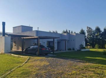 Casa · 167m² · 5 Ambientes · Venta de Casa en Chacras de Uribelarrea