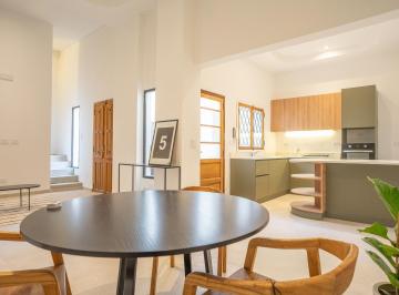PH · 120m² · 5 Ambientes · Casa de Pasillo Reciclada de 3 Dorm. con Patio y Terraza con Parrillero