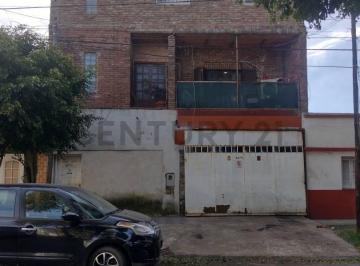 Bodega-Galpón · 370m² · 7 Ambientes · 5 Cocheras · Venta de Casa + Galpón Barrio Azcuénaga