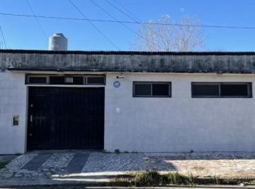 Bodega-Galpón · 230m² · 4 Ambientes · 1 Cochera · Galpón en Alquiler en Excelente Ubicacion de Quilmes Oeste!