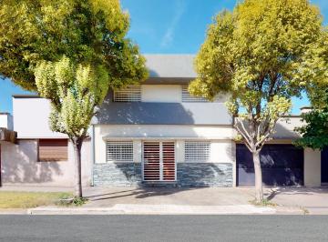 Casa de 5 ambientes, La Plata · Excelente Casa en Venta de 4 Dorm.