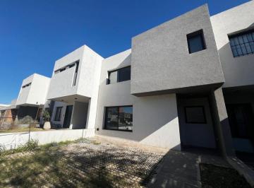 Casa · 184m² · 6 Ambientes · 2 Cocheras · Se Vende Duplex de Exc Categoria en Greenville II