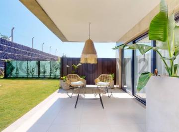 Casa · 118m² · 4 Ambientes · 1 Cochera · Casa a La Venta en Joaquín Gorina