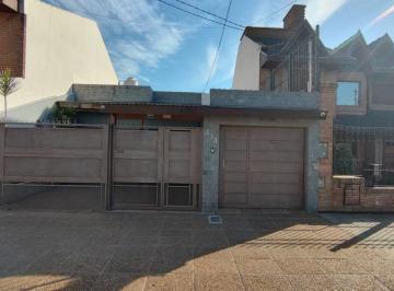 Casa · 160m² · 4 Ambientes · 3 Cocheras · Casa en Venta en Ramos Mejia