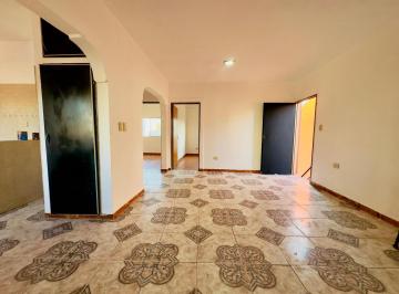 PH · 80m² · 3 Ambientes · Departamento en Planta Alta Sobre Av