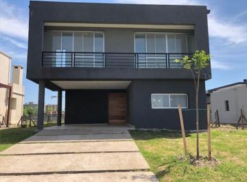 Casa · 328m² · 4 Ambientes · 2 Cocheras · Casas - Casa - Escobar, Gran Bs. As. Norte