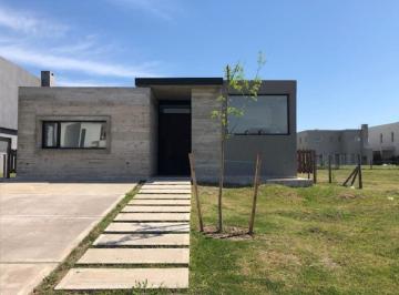 Casa · 109m² · 4 Ambientes · 2 Cocheras · Casas - Casa - Escobar, Gran Bs. As. Norte