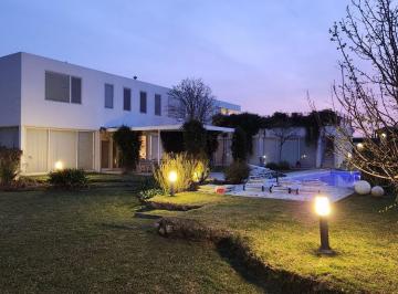 Casa · 295m² · 6 Ambientes · Gran Casa en Venta Sobre Lote Al Golf en Haras Santa María