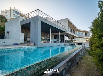 Casa · 1000m² · 4 Dormitorios · 4 Cocheras · Casa en Venta en La Rufina