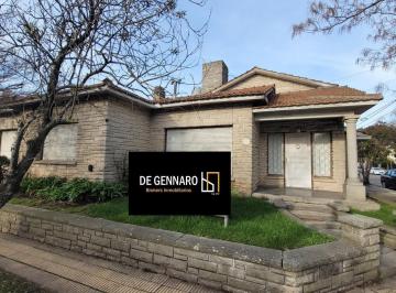 Casa · 148m² · 4 Ambientes · 1 Cochera · Casa en Chauvin