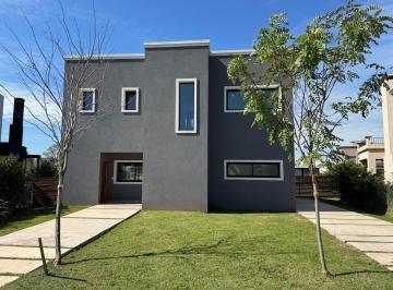 Casa · 167m² · 5 Ambientes · Casa en Venta en Barrio San Pablo, Pilar