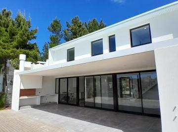 Casa · 190m² · 5 Ambientes · 2 Cocheras · Casa en Senderos 4