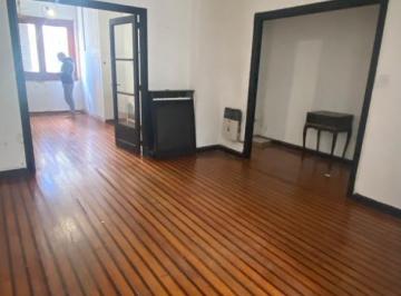 Departamento · 56m² · 2 Ambientes · Venta de Departamento a Refaccionar en El Centro
