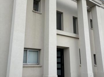 Casa · 230m² · 6 Ambientes · 1 Cochera · Casa en Venta Al Lago en Puertos
