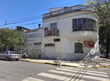 Casa · 208m² · Casa en Venta/dos Lotes de Terreno Para Inversion - Flores Norte