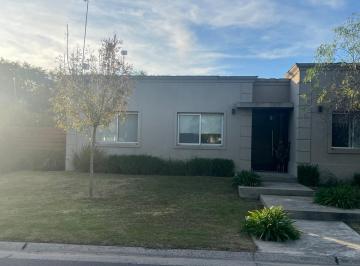 Casa · 160m² · 6 Ambientes · Casa en Venta en El Barrio San Matías