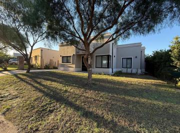 Casa · 150m² · 5 Ambientes · 1 Cochera · Casa en Venta 3 Dorm. en Pilar del Este Santa Elena