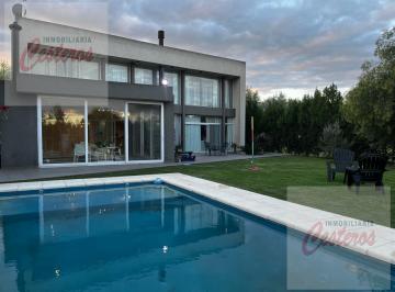Casa · 275m² · 6 Ambientes · 1 Cochera · Casa en Club de Campo Las Cañuelas