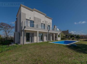 Casa · 248m² · 7 Ambientes · 1 Cochera · Espectacular Casa a Estrenar a La Venta en Vistas Puertos Pg