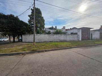 Casa · 100m² · 3 Ambientes · 3 Cocheras · En Venta en Palomar Casa de 3 Ambientes en Esquina Sobre Amplio Lote de Terreno F: 10499