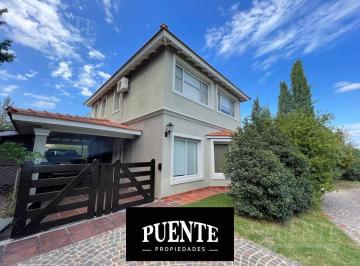 Casa · 280m² · 6 Ambientes · 2 Cocheras · El Centauro Soñada Propiedad a La Venta!
