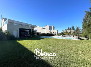 Casa · 365m² · 8 Ambientes · 3 Cocheras · Casa en Alquiler en Haras Santa Maria, Barrio El Trébol, Escobar, G. B. a. Zona Norte