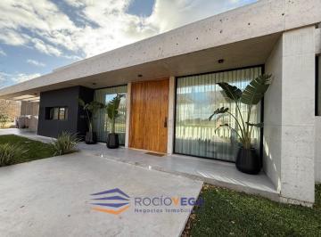 Casa · 1670m² · 5 Ambientes · 4 Cocheras · Casa en Venta en Haras San Pablo General Rodriguez