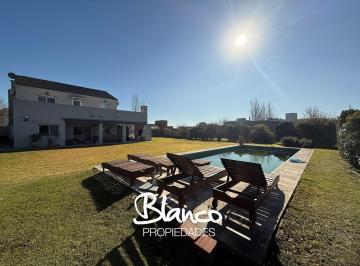 Casa · 240m² · 5 Ambientes · 2 Cocheras · Casa en Alquiler en El Refugio, Haras Santa Maria, Escobar