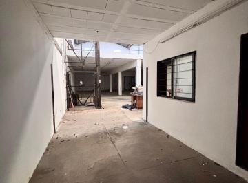 Bodega-Galpón · 448m² · 2 Ambientes · Venta Amplio Galpon en Barrio Cinco Esquinas