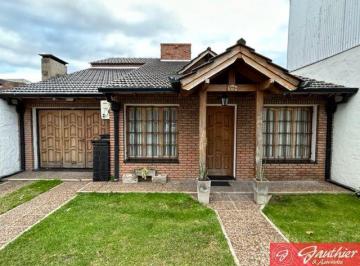 Casa de 5 ambientes, Campana · Chalet en Venta Estilo Elegante Luminoso Oportunidad Residencial Amplitud