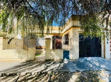 Casa de 2 ambientes, Campana · Casa en Venta en Campana Elegante Mejor Ubicación Oasis Urbano Oportunidad