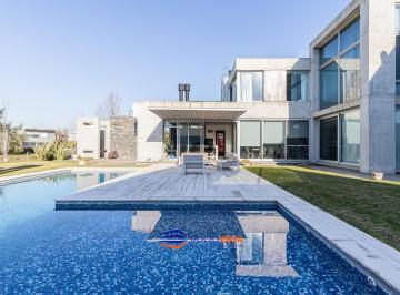 Casa · 1035m² · 7 Ambientes · Casa en Venta en Country Terravista, General Rodriguez Fondo a Laguna