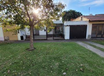Casa · 95m² · 4 Ambientes · 2 Cocheras · Casa en Venta - Quilmes Oeste