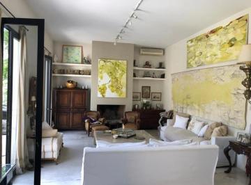 Casa · 270m² · 7 Ambientes · Casa en Newman - Juan Domingo Perón 7245