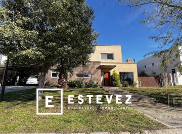 Casa · 182m² · 5 Ambientes · 2 Cocheras · Casa en Venta con Pileta, Barrio Cerrado El Cantón, Escobar
