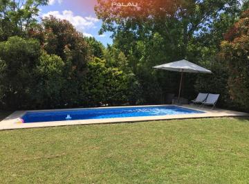 Casa · 160m² · 4 Ambientes · 1 Cochera · El Recodo - Casa en Una Planta con Jardín y Piscina