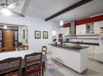 Casa · 300m² · 8 Ambientes · 1 Cochera · Venta Casa 3 Dorm. + Depto 2 Dorm Alberdi